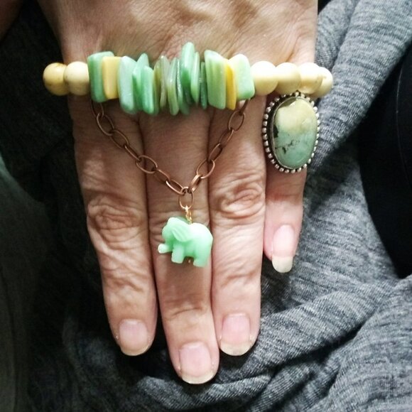 Love Elephants??? Petite Wrists! Yellow Howlite + Green Shells + Elephant Charm! - Picture 1 of 7